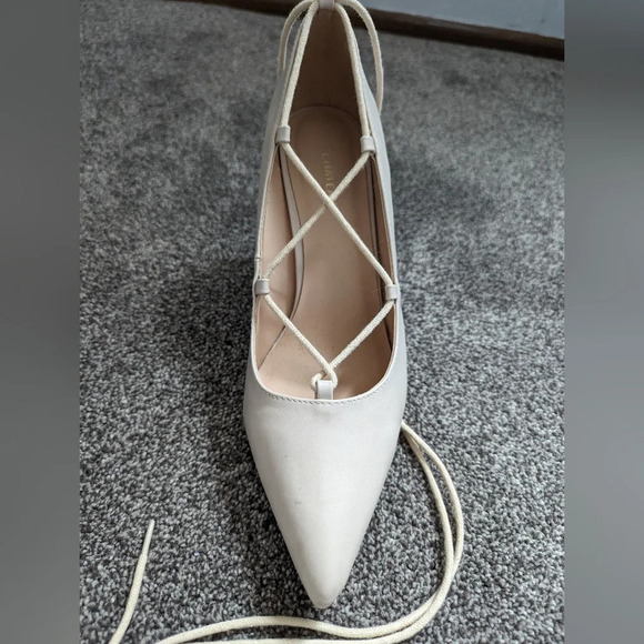 Le Chateau Beige Strappy 4" Heel size 10 Worn Once - Picture 3 of 7